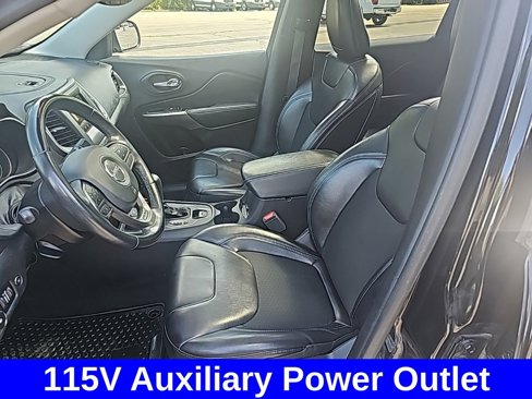 Used 2019 Jeep Cherokee Latitude Plus w/ Comfort/Convenience Group image 18