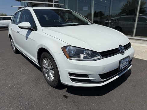 Used 2017 Volkswagen Golf SportWagen image 3