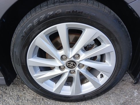 Used 2022 Toyota Camry LE image 19