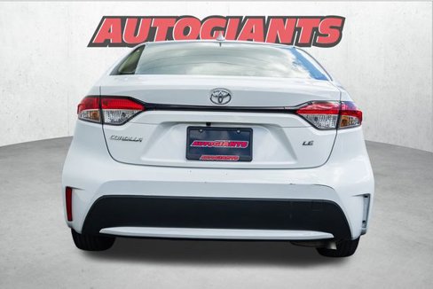 Used 2022 Toyota Corolla LE image 8