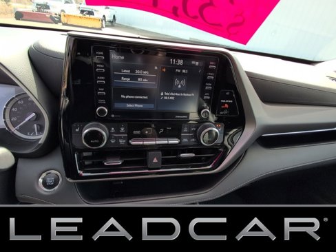 Used 2022 Toyota Highlander XLE image 21