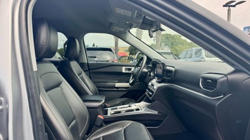 Certified 2022 Ford Explorer XLT w/ Equipment Group 202A image 6