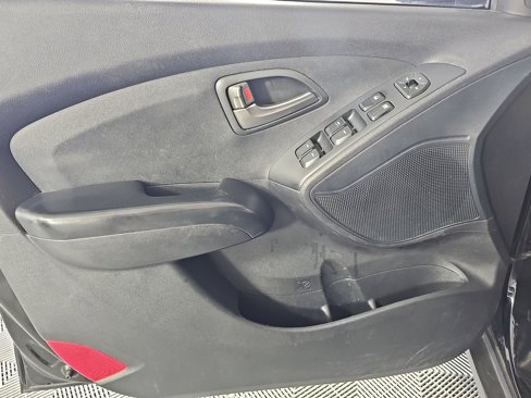 Used 2015 Hyundai Tucson GLS image 11