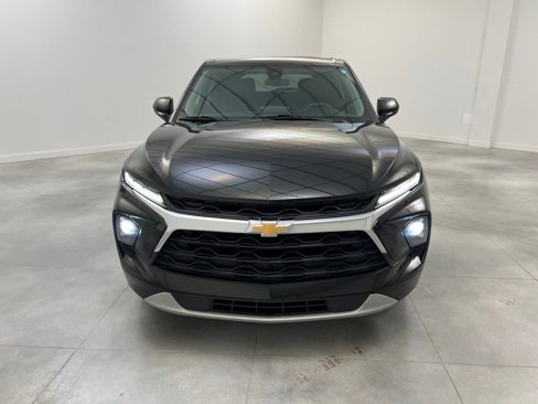Used 2023 Chevrolet Blazer LT image 2