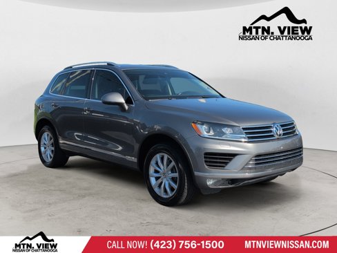 Used 2017 Volkswagen Touareg Sport image 1
