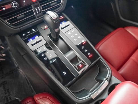 Certified 2024 Porsche Macan w/ Premium Plus Package image 20