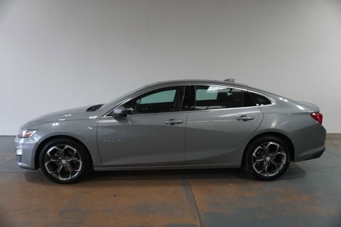 Used 2023 Chevrolet Malibu LT image 2