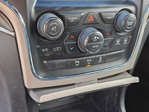 Used 2014 Jeep Grand Cherokee Limited w/ Luxury Group II image 28