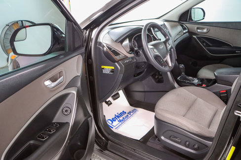 Used 2017 Hyundai Santa Fe SE image 3