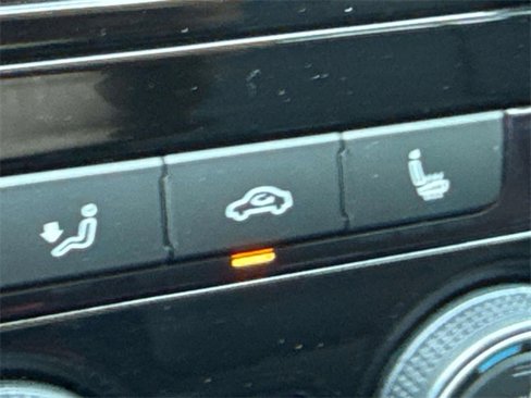 Certified 2022 Volkswagen Passat 2.0T SE image 15