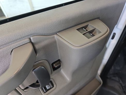 Used 2017 Chevrolet Express 2500 image 20