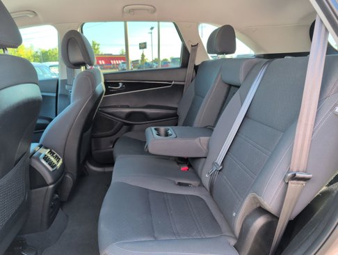 Used 2016 Kia Sorento LX image 19