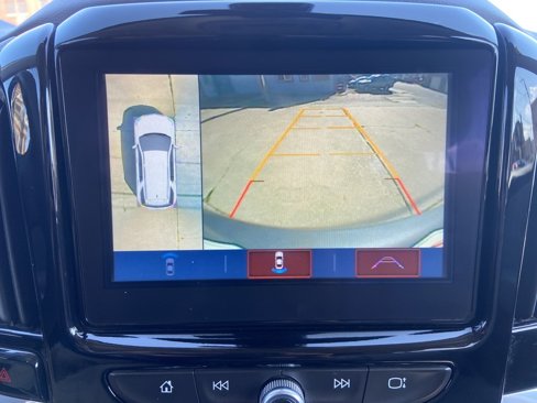 Used 2018 Chevrolet Traverse LT image 16