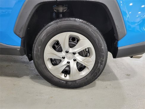 Used 2020 Toyota RAV4 LE image 28