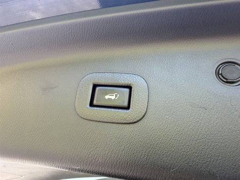 Used 2017 Nissan Armada SV image 34
