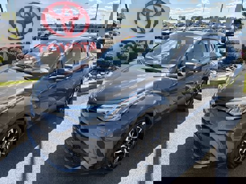 Used 2022 Toyota C-HR XLE image 1