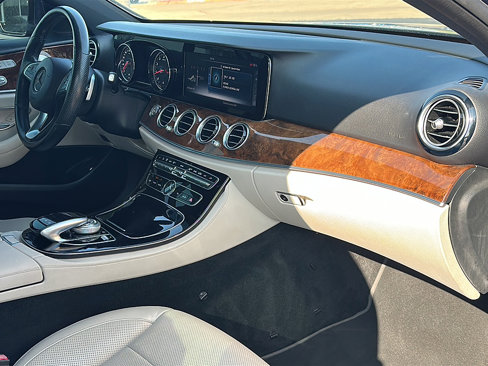 Used 2017 Mercedes-Benz E 300 4MATIC image 23