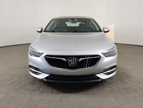 Used 2018 Buick Regal Essence image 2