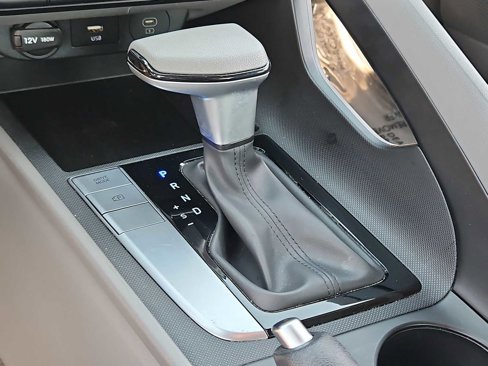 Certified 2024 Hyundai Elantra SE image 28