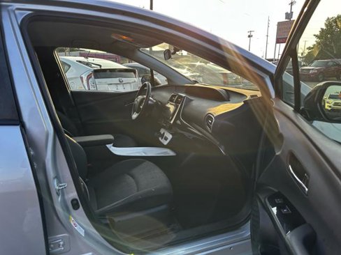 Used 2016 Toyota Prius Four image 19