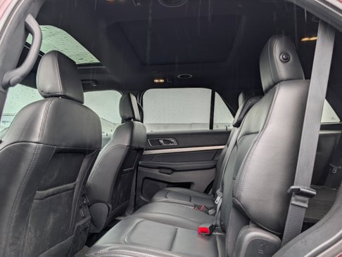 Used 2018 Ford Explorer XLT w/ Equipment Group 202A image 11