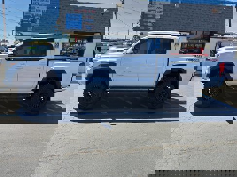 Used 2019 Toyota Tacoma TRD Off-Road image 7