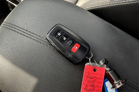Used 2019 Toyota RAV4 XLE Premium image 10
