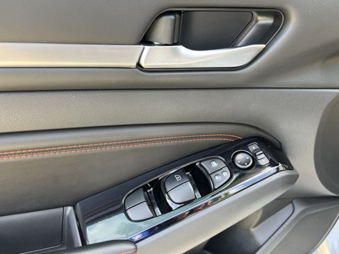 Used 2023 Nissan Altima 2.5 SR image 15