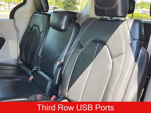 Used 2017 Chrysler Pacifica Touring-L w/ Tire & Wheel Group image 31