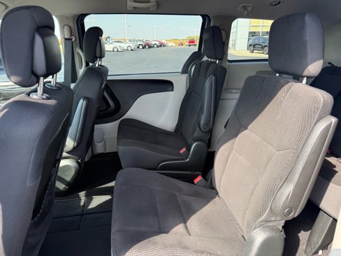 Used 2018 Dodge Grand Caravan SE w/ UConnect Hands-Free Group image 9