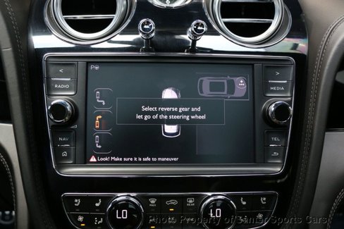 Used 2019 Bentley Bentayga image 45