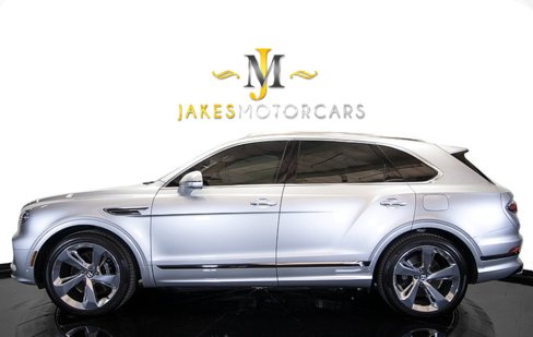 Used 2023 Bentley Bentayga Plug-In Hybrid image 4