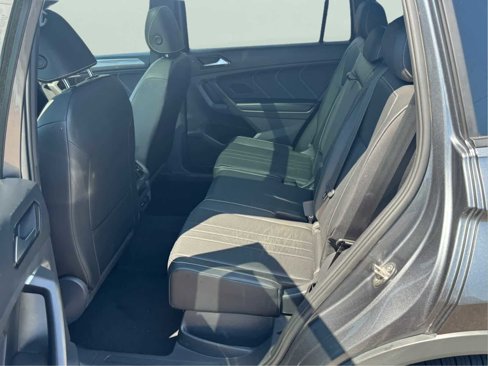 Certified 2022 Volkswagen Tiguan SE R-Line image 30