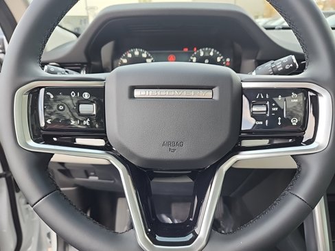 Used 2025 Land Rover Discovery Sport S image 18