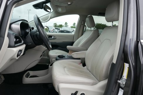 Used 2021 Chrysler Pacifica Touring-L image 26