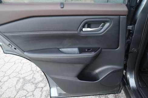 Used 2023 Nissan Rogue SV w/ SV Premium Package image 34