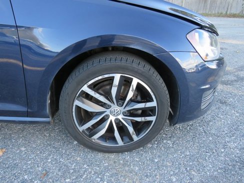 Used 2017 Volkswagen Golf SEL image 28