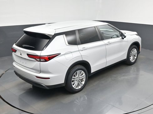 Used 2022 Mitsubishi Outlander ES image 29