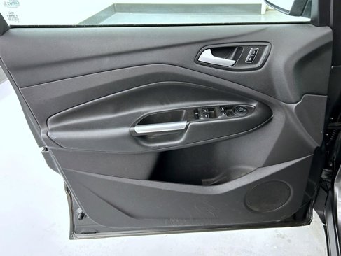 Used 2015 Ford Escape SE w/ Equipment Group 201A image 9