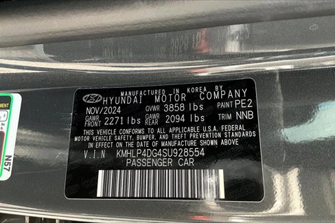 Used 2025 Hyundai Elantra Limited image 17