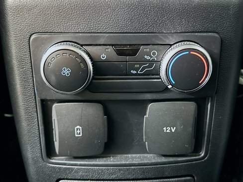 Used 2022 Ford Explorer XLT w/ Equipment Group 202A image 26