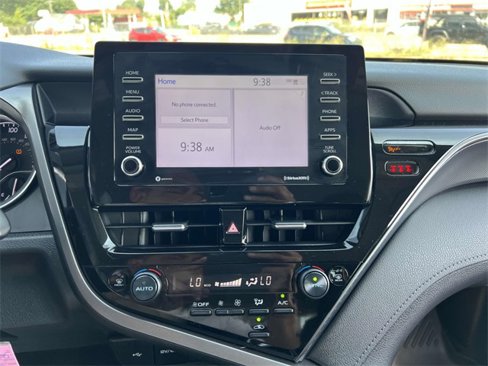 Used 2022 Toyota Camry LE image 20