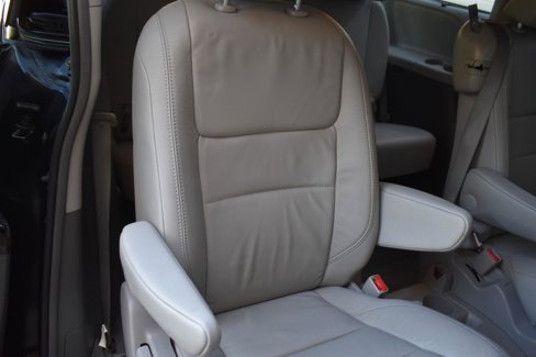 Used 2015 Toyota Sienna XLE image 39
