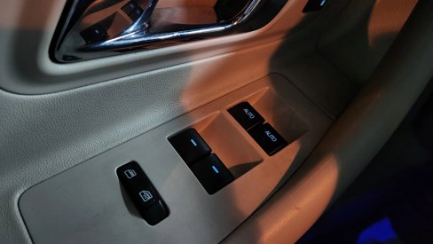 Used 2010 Ford Taurus Limited image 38