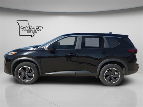 Used 2024 Nissan Rogue SV image 4