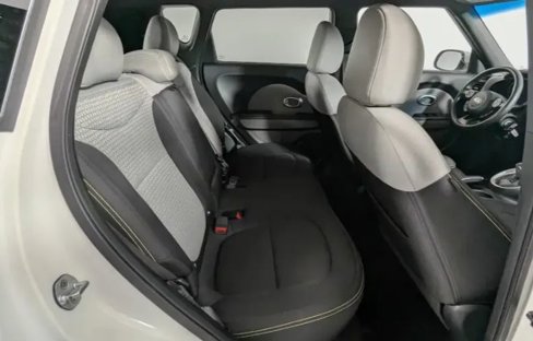 Used 2023 Kia Soul LX image 10