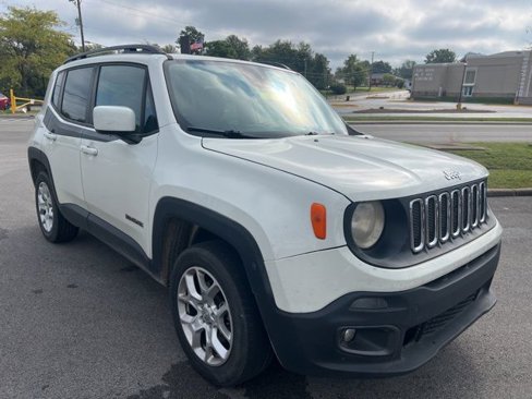 Used 2018 Jeep Renegade Latitude w/ Cold Weather Group image 7