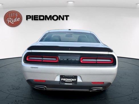 Used 2023 Dodge Challenger SXT image 7