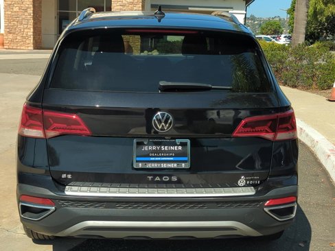 Used 2022 Volkswagen Taos SE image 4