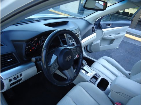 Used 2010 Subaru Outback 2.5i Premium image 18